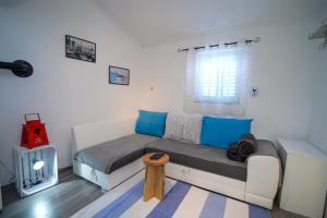 Apartments by the sea Veli Losinj, Losinj - 7959