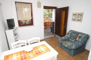 Apartments with a parking space Mali Losinj (Losinj) - 7969