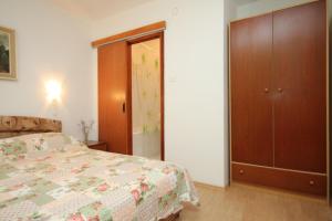 Apartments with a parking space Mali Losinj (Losinj) - 7969