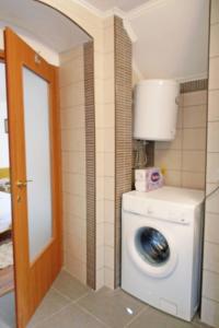 Apartments with parking space Veli Losinj, Losinj - 8029