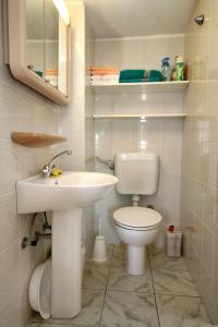 Apartments with a parking space Racisce, Korcula - 9170