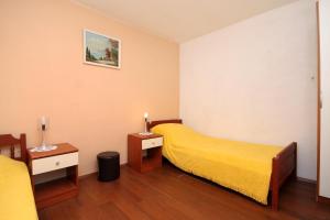 Apartments for families with children Kastel Stafilic, Kastela - 9211