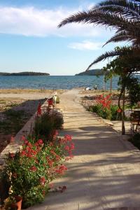 Apartments by the sea Krapanj, Sibenik - 9258