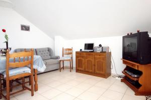 Apartments by the sea Zavalatica, Korcula - 9280