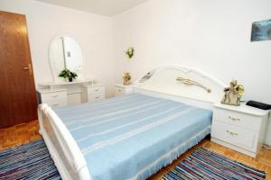 Apartments by the sea Zavalatica, Korcula - 9285