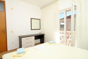 Apartments by the sea Lumbarda, Korcula - 9300