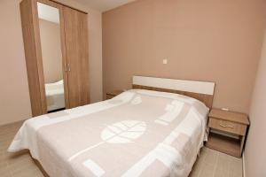 Seaside apartments with a swimming pool Lumbarda, Korcula - 9303