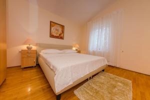 Apartments by the sea Rastici, Ciovo - 9470
