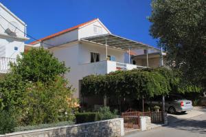 Apartments with parking space Korcula - 9306