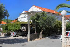 Apartments with parking space Korcula - 9306