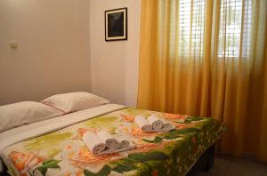 Apartments with parking space Korcula - 9306