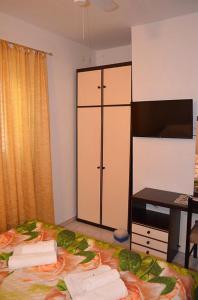 Apartments with parking space Korcula - 9306