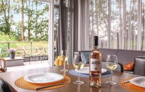 Awesome Ship In Warns With Kitchen