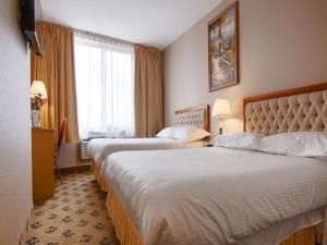 Double Room with Two Double Beds room in Flushing Hotel