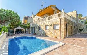 Stunning Home In Palafolls - Tordera