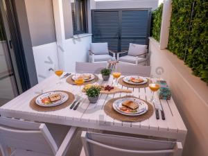 LivinMálaga Los Álamos Suites