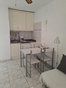 EL CHAPARRAL Studio-appartement with fantastic pool- view and STRONG WIFI