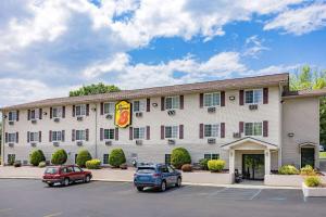 Super 8 by Wyndham JohnstownGloversville
