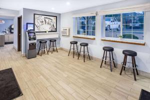 Super 8 by Wyndham JohnstownGloversville