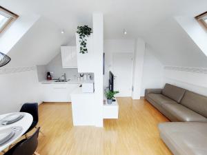 Centrally located, with castle view and 2 parkings