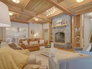 The Coho Lodge at Government Camp - Meredith Lodging