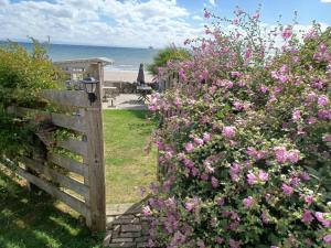 Beachhaven116, beachside holiday home in Lower Largo, Fife