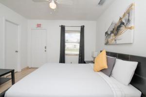 Hollywood private apartments