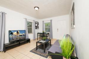 Hollywood private apartments