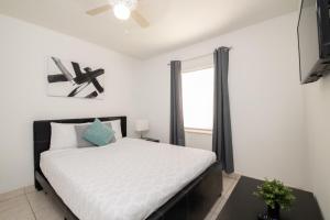 Hollywood private apartments