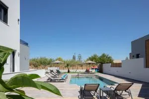 Sunnyside Villas, ideal for vibrant stays,By ThinkVilla - Pigianos Kampos