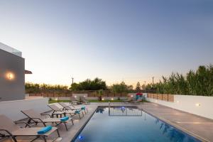 Sunnyside Villas, Just Steps to the Beach & Restaurants, By ThinkVilla