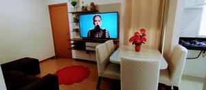 APTO, 24, 2 ar-condicionados e bem localizado.