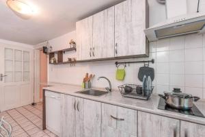Spacious and Cozy 3 BR Apartment in Downtown Sofia