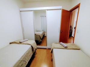 APTO, 24, 2 ar-condicionados e bem localizado.