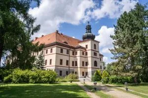 Zámek Lnáře - Soběsuky