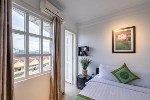 Purple Hue - Charming Riverside