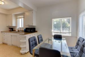 2 Bedroom Mid-Wilshire Charmer close to Downtown