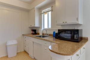 2 Bedroom Mid-Wilshire Charmer close to Downtown