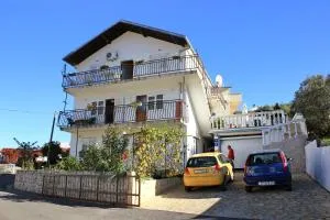 Apartments with a parking space Mastrinka, Ciovo - 9428 - Slatine