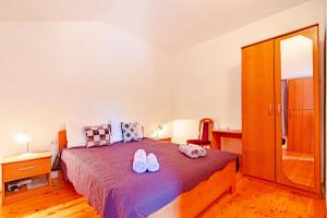 One-Bedroom Apartment with Terrace and Sea View room in Apartments by the sea Tri Zala Korcula - 9317