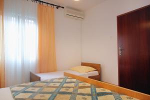 Apartments with parking space Pag - 9388