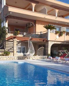 Apartments and rooms with a swimming pool Novalja, Pag - 9334 