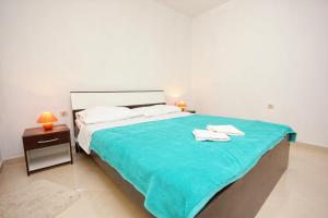 Apartments by the sea Vlasici, Pag - 9324