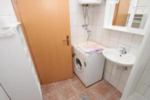 Apartments with a parking space Vlasici, Pag - 9348