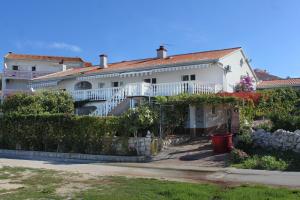 Apartments by the sea Kustici, Pag - 9360 