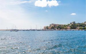 2 Bedroom Stunning Apartment In Rapallo