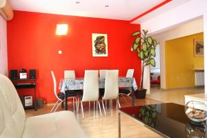 Apartments with parking space Trogir - 9455