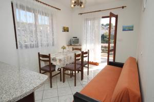 Apartments by the sea Zavalatica, Korcula - 9315