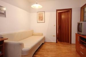 Apartments with WiFi Omis - 9460