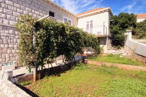 Apartments by the sea Lumbarda, Korcula - 9330